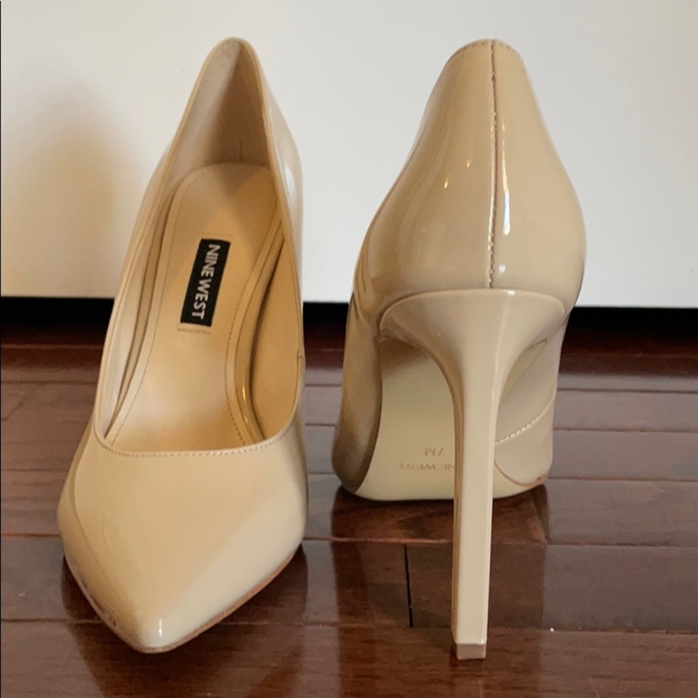 NINE WEST PATENT LEATHER POINT TOE PUMPS